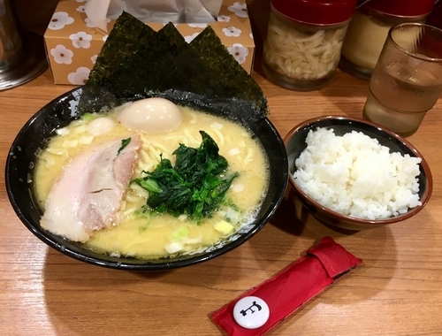 「味玉ラーメン＋ライス」@横浜家系ラーメン 馬場壱家 山の陣 2号店の写真