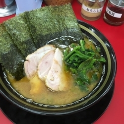 らーめん 半チャーシューまぶし ¥490、¥90