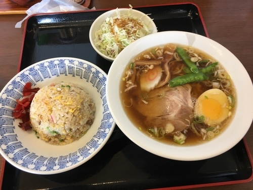 「ラーメン、チャーハンセット（830¥）」@ご馳屋 恵伊登の写真