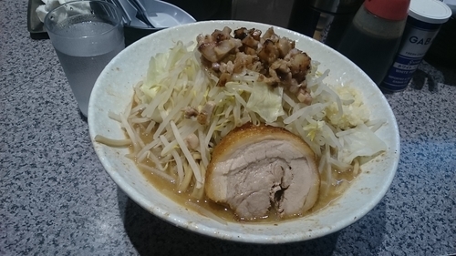 「ラーメン大盛(ヤサイマシアブラマシ)￥９００」@ラーメン宮郎の写真