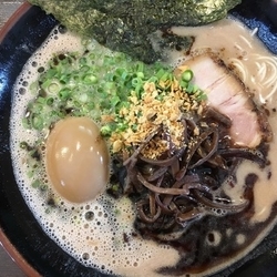黒 熊本ラーメン 700円（味玉+100円）