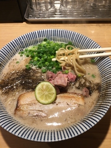 「ラム豚骨らーめん塩」@自家製麺 MENSHO TOKYOの写真