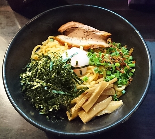 「醤油あっさり(大)＋温玉」@まぜそば専門店 大空の写真