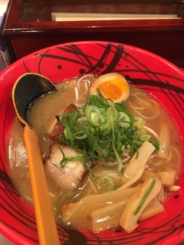 「醤油とんこつラーメン¥700」@博多ラーメンげんこつ 梅田店の写真