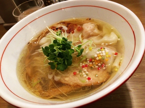 「海老ワンタン塩そば」@地球の中華そばの写真