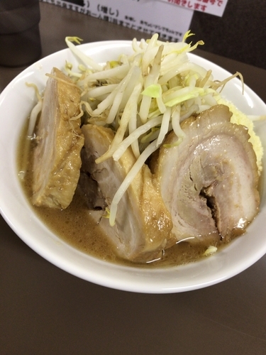 「中ラーメン（ニンニク）700円＋豚2枚150円」@ブタヤマニンニクンの写真