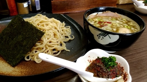 「つけそば（少なめ）＋カレー玉&ライス&日本酒」@頓知房の写真