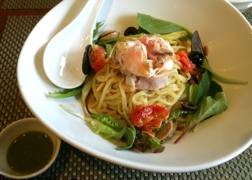 「【限定】初夏のガーリックアンチョビ和えそば　980円」@生粋 花のれんの写真