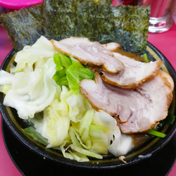 ラーメン＋味付半熟玉子＋ほうれん草＋キャベツ＋豚バラ3枚