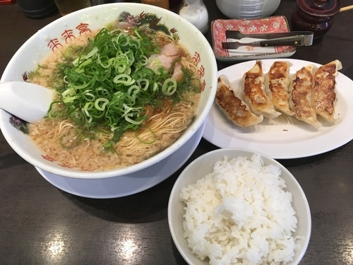 「平日限定 餃子定食(ラーメン中1.5玉+餃子5個+小ライス)」@来来亭 小平仲町店の写真