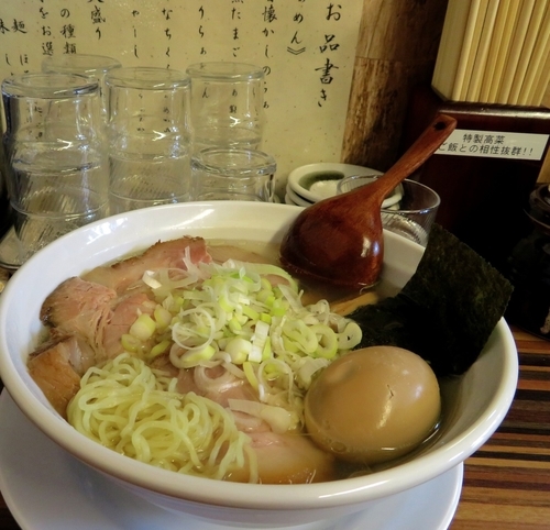 「煮たまごらぁめん＋ちゃーしゅぅ2枚（900円）」@めん処 倖佳の写真