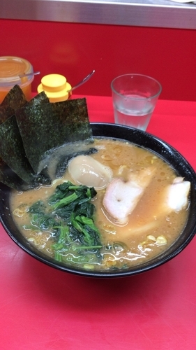 「ラーメン並味玉」@ラーメン杉田家の写真