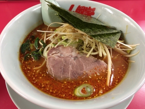 「辛味噌ラーメン大辛＋白髪ねぎ」@山岡家 山梨甲斐店の写真