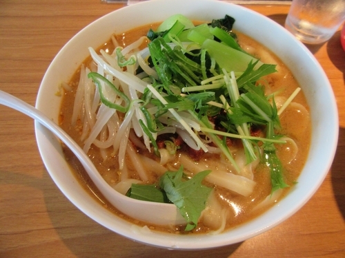 「担々刀削麺（８１０円）＋セット餃子３７８円」@西安刀削麺 天戸店の写真