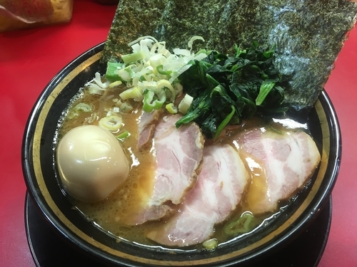 「焼き肩ロースチャーシュー麺」@家系ラーメン とらきち家の写真