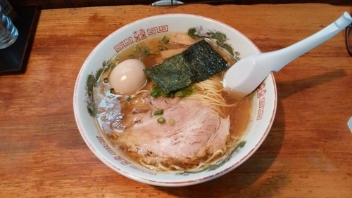 「中華そば(醤油ラーメン)＋煮たまご」@伊達屋の写真