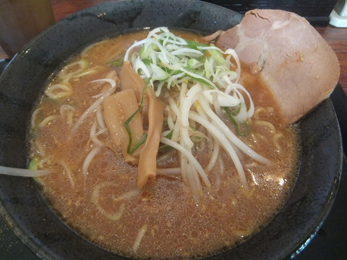「赤味噌ラーメン680円(大盛無料、クーポンで530円)」@伝丸 野田店の写真