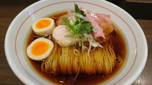 「ラーメン黒＋玉子 ￥ 850」@八咫烏の写真