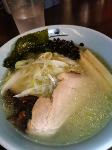 「塩らーめん　ハーフ　680円」@らーめん 鷹の爪 新千歳空港店の写真