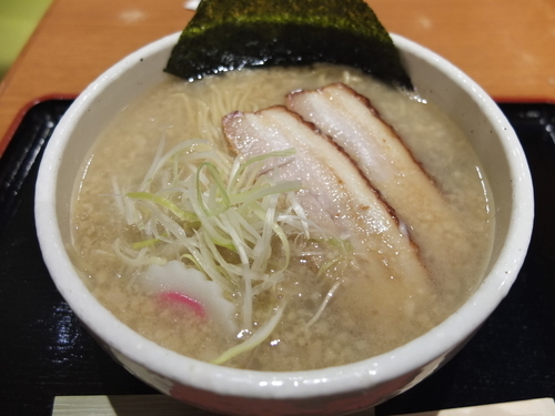 「背脂醤油麺」@芳麺の写真