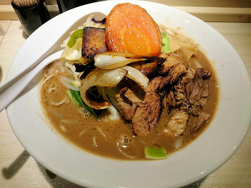 「野菜付き濃厚らーめん」@八王子 麺屋土竜の写真