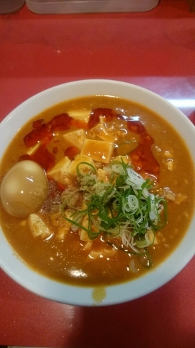 「旨辛麻婆麺  ８５０円」@麺屋しのはら 三日月食堂の写真