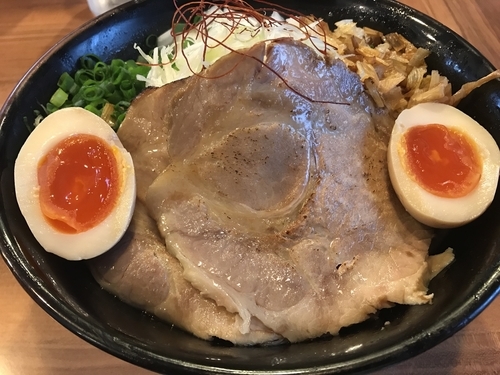 「【限定】特製ねぎ油そば 大盛 ＋ エビ辛し」@浜屋 五反田店の写真