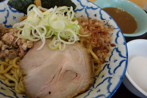 「温玉油そば830円　割りスープ同時出し」@兎に角 another leafの写真