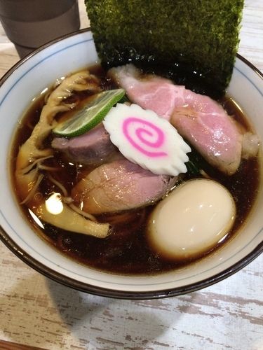 「【気まぐれ】鴨だし中華そば850円+味玉」@中華そば 四つ葉の写真