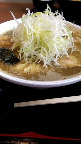 「煮干しだし中華そば(大盛り) ネギ、味玉」@くりの木 加須店の写真