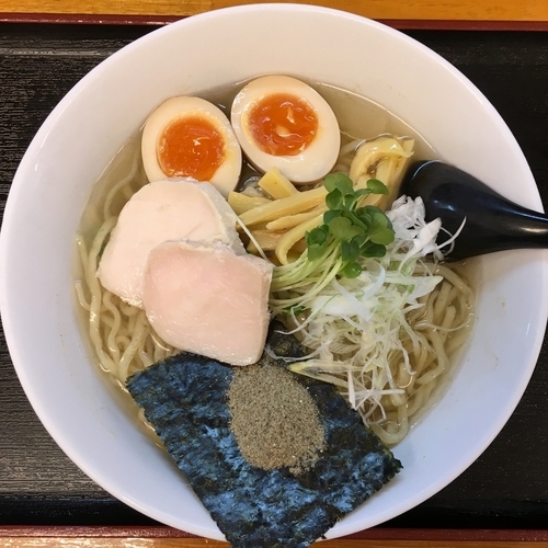 「冷し煮干しらーめん (780) 味玉 (100円)」@みやび屋の写真