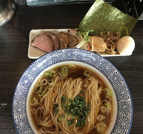 「特選鶏だし醤油ラーメン」@麺処 ほん田 nijiの写真