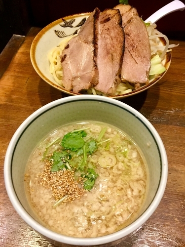 「② 炙りチャーシューと野菜の川越しょうゆつけ麺 ￥800」@ラーメンアキラの写真