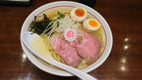 「冷しニボらーめん味玉付き」@煮干中華そば 鈴蘭 新宿店の写真