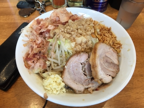 「まぜそば大盛りニンニクアブラカラメ」@麺屋豚道場の写真