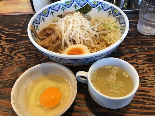 「油麺 大 (スープ付) ¥750+生卵 ¥50」@油麺専門店 江川亭 三鷹大沢店の写真