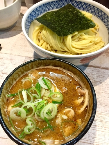 「【気まぐれ限定】地鶏白湯と魚介のつけそば大盛￥1000」@中華そば 四つ葉の写真