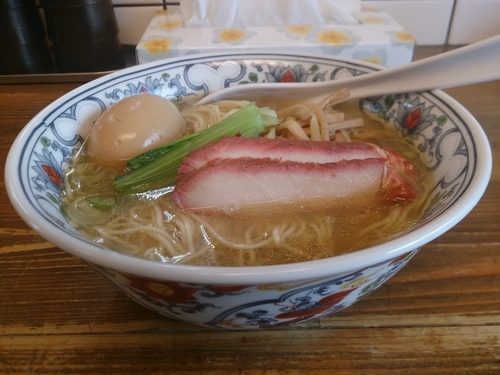 「貝そば(薄口醤油)+味玉」@まるえ食堂の写真