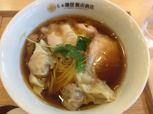 「わんたん入り醤油らあ麺」@飯田商店 湯河原本店の写真