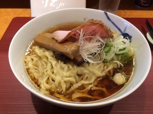 「醤油ラーメン 手揉み麺」@麺 みつヰの写真