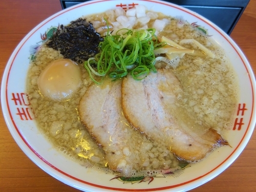 「煮干らぁ麺 780円 ＋ VIPカード利用でチャーシュー1枚」@吟醸煮干 灯花紅猿の写真