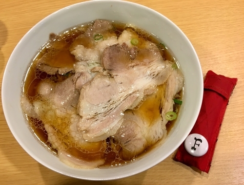 「醤油らーめんポーク」@西梅田 らんぷの写真