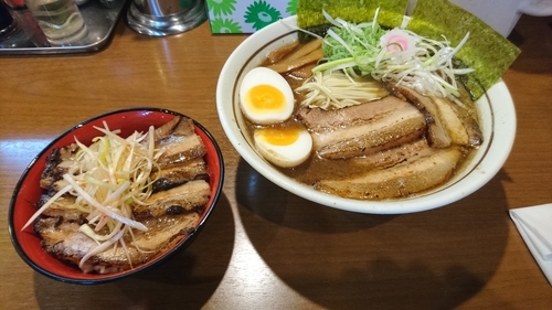 「魚介醬油ラーメン 730円 + 炙りチャーシュー丼 350円」@麺屋こうきの写真