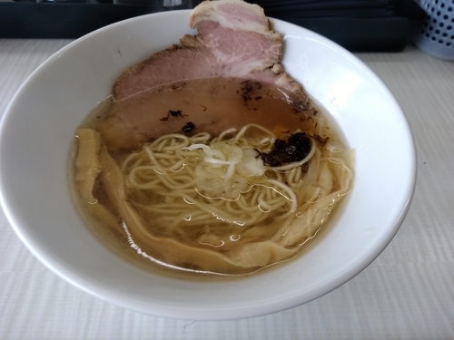 「しおらーめん(並盛・160g)680円」@拉麺 しのざきの写真