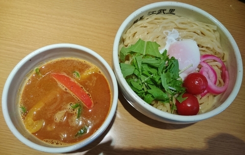 「赤カリーつけ麺(夏季限定)＋温玉＝890円」@麺屋 江武里の写真