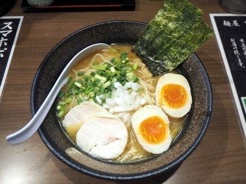 「味玉濃厚醤油鶏白湯そば」@麺屋 甲武信の写真