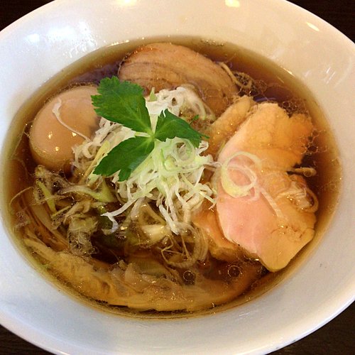 「亀甲縛り（醤油）　気まぐれメニュー　800円」@つけ麺 弥七の写真