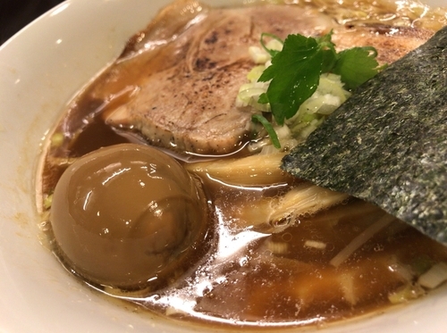 「醤油味玉中華そば」@中華そば こむぎの写真