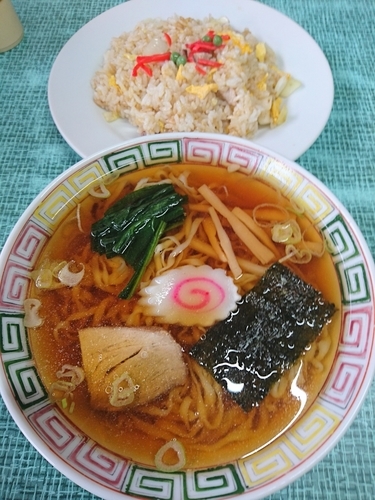 「中華そば 300円 チャーハン 350円」@だるま食堂の写真