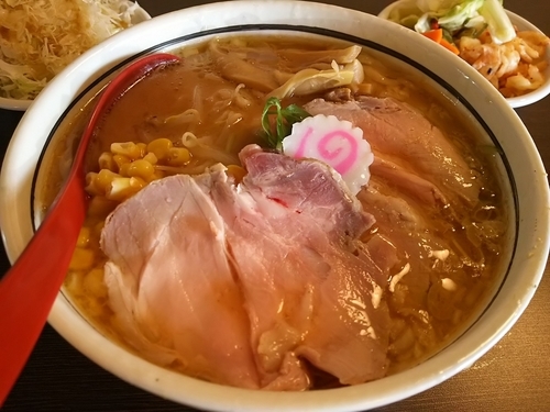 「味噌ラーメン　（大盛り）＋チャーシュー：㋚券　※惣菜サービス」@定食 手揉み中華そば とんぼ食堂の写真